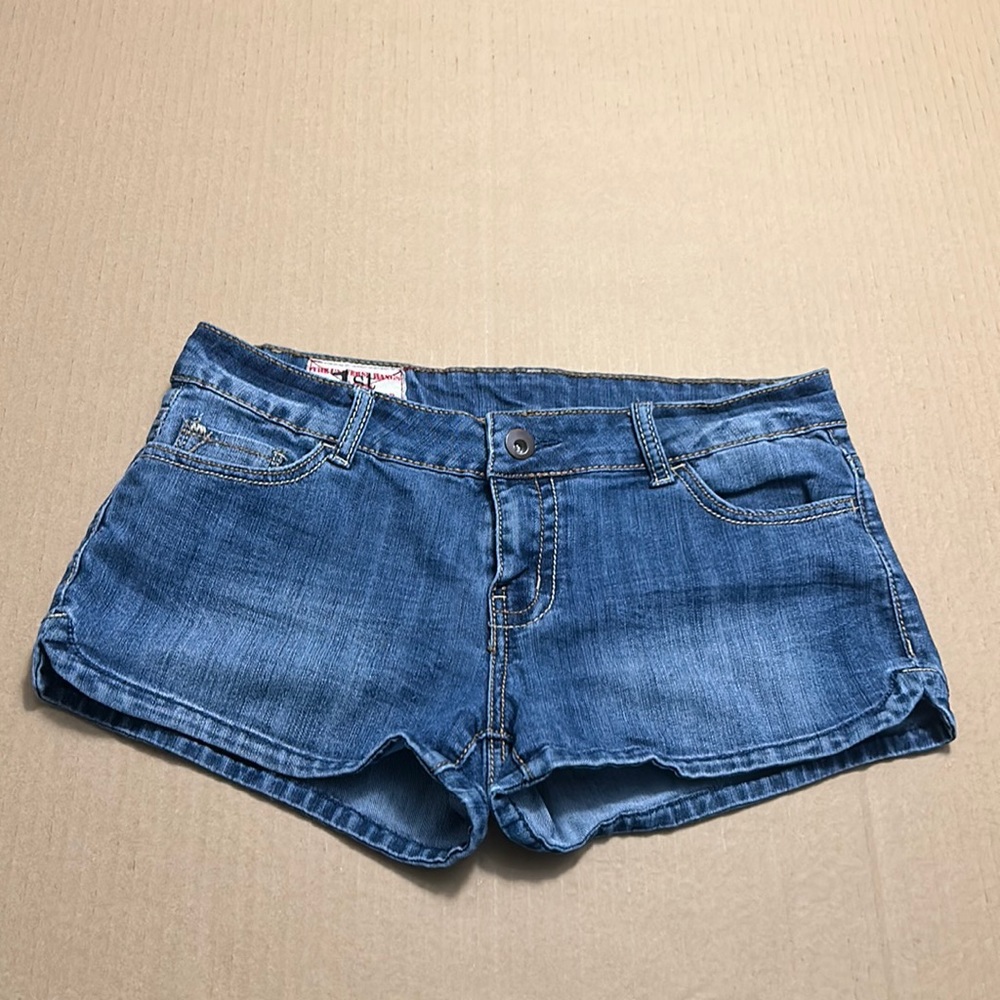 First kiss Jean shorts in size 7